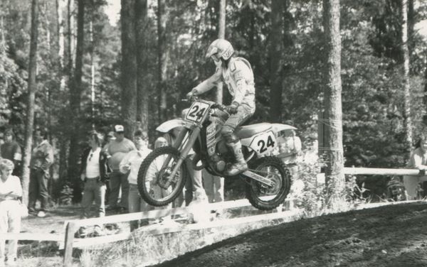 Mäntyharju 1989 Tuleva enduron maailmanmestari Petteri Silvan oli junnujen SM 1